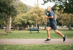 Оздоровительный бег: польза, противопоказания, тренировки