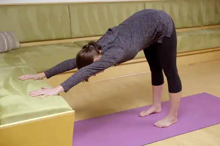 yoga mozhet prinesti polzu pozhilym lyudyam v tom chisle lyudyam
